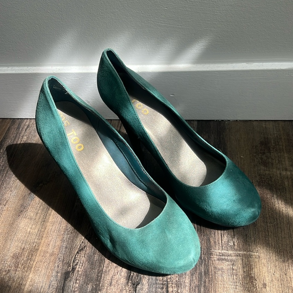 Me Too teal turquoise suede pumps heels